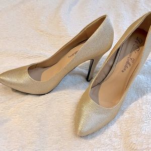De Blossom Collection Sparkle Gold 6 1/2 Heels.